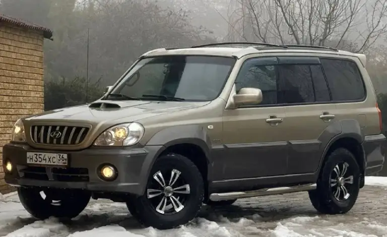 В продаже hyundai terracan. , 2.9 л, турбодизель. Настоящий рамный внедорожник. , постоянный полный привод. , автомобиль обслужен. , ухожен. Двигатель сухой, работает ровно, тяга паровоза, приезжайте, смотрите и слушайте на холодную (заранее предупредив) на авто езжу ежедневно.
Вечная “механика“ никаких нареканий не имеет. Тнвд перебирался в начале осени. , промыт бак, обслужена система тормозов. , заменён стартер, выполнена ревизия ходовой части. Новые масла. Оптика новая, покрыта в бронеплёнку вкл и птф. Есть возможность установки 3-го ряда сидений.
Находится с 2011 г в одной семье, имеет родной окрас кузова, что является редким явлением для рамного внедорожника ‘в возрасте’. Остекление заводское, в дтп не участвовал. Vin читается отл. Рама целая, сварки не требует. Кузов без гнили.
Комплектация с климат-контролем, подогревом сидений, зеркал и зоны дворников, доводчиком окон, 4-ь эл. Сп и т. Д. Акустика заменена, играет пр
📲 Tg: дмитрий
📞 Звоните: +7(949)3635268 - фотография - 3