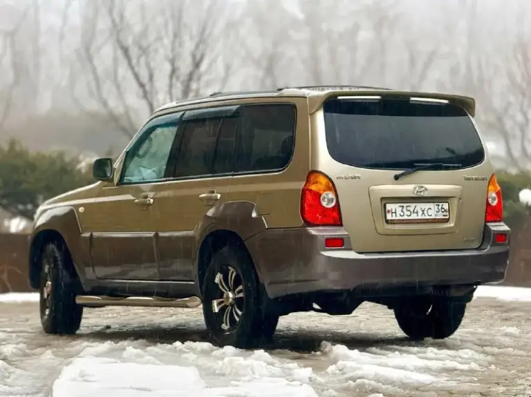 В продаже hyundai terracan. , 2.9 л, турбодизель. Настоящий рамный внедорожник. , постоянный полный привод. , автомобиль обслужен. , ухожен. Двигатель сухой, работает ровно, тяга паровоза, приезжайте, смотрите и слушайте на холодную (заранее предупредив) на авто езжу ежедневно.
Вечная “механика“ никаких нареканий не имеет. Тнвд перебирался в начале осени. , промыт бак, обслужена система тормозов. , заменён стартер, выполнена ревизия ходовой части. Новые масла. Оптика новая, покрыта в бронеплёнку вкл и птф. Есть возможность установки 3-го ряда сидений.
Находится с 2011 г в одной семье, имеет родной окрас кузова, что является редким явлением для рамного внедорожника ‘в возрасте’. Остекление заводское, в дтп не участвовал. Vin читается отл. Рама целая, сварки не требует. Кузов без гнили.
Комплектация с климат-контролем, подогревом сидений, зеркал и зоны дворников, доводчиком окон, 4-ь эл. Сп и т. Д. Акустика заменена, играет пр
📲 Tg: дмитрий
📞 Звоните: +7(949)3635268 - фотография - 4