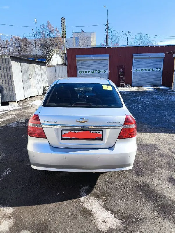 Chevrolet aveo 2008 года, двигатель 1.6 mt (109 л. С. ). Достаточно редкая комплектация в плане мощности двигателя, едет бодро. Я 2-й владелец, с 2024 года, до этого, с 2011 года была в эксплуатации у отца. Гаражное хранение с 2011 года.
Обслуживалась регулярно, замена жидкостей производилась своевременно, за год эксплуатации были поменяно многое ( бензонасос, реле зажигания, свечи, прокладка двигателя, тормозные колодки в круг, газовый редуктор)
Установлено гбо которое вписано в птс, всё законно. Кондиционер и печка работают!
По днищу нет никаких нареканий, ничего не стучит, не гремит.
По кузову есть нюансы, которые видно на фото, ничего не скрываю. Не дтп!
Установлена магнитола teyes cc3l 4+32gb + камера заднего вида teyes ahd 1080р+ 4 новые колонки, установлена сигнализация.
Прилагается комплект летней резины, которой нет и года, протекторы как новые. Зимняя резина тоже в полном порядке
Адекватному и реальному покупателю обоснованный торг у капота!
✅2008 Год, пробег 133 000 тыс км.
✅Электро регулировка зеркал
✅Задние парктроники
✅Камера заднего вида
✅Магнитола teyes cc3l
✅Комплект летней резины + зима
✅Кондиционер
✅Электро стеклоподъемники
✅Без залогов и ограничений
✅Зеленая автотека
✅2 Комплекта ключей
✅Сигнализация
Цена 530 тыс рублей
+7 949 794 14 99 - фотография - 9