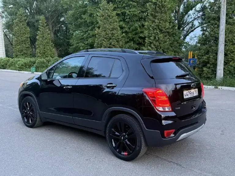 Chevrolet trax 2018 года в максимальной комплектации. Двигатель 1,4 турбо.6‑ступенчатая автоматическая коробка передач. Пробег 99000км. Кондиционер, круиз‑контроль, люк, мультимедийная система с сенсорным экраном, поддержкой apple carplay и android auto, акустика bose, камера заднего вида,
Система стабилизации (esp), 6 подушек безопасности,
Светодиодные ходовые огни,
Рейлинги на крыше, легкосплавные диски r18. Собственник. Макеевка. 8949 862 10 50. Цена 1.600
📞 Звоните: +7(949)8621050 - фотография - 4