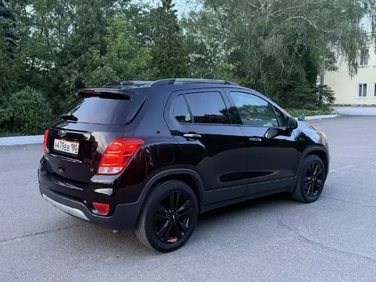 Chevrolet trax 2018 года в максимальной комплектации. Двигатель 1,4 турбо.6‑ступенчатая автоматическая коробка передач. Пробег 99000км. Кондиционер, круиз‑контроль, люк, мультимедийная система с сенсорным экраном, поддержкой apple carplay и android auto, акустика bose, камера заднего вида,
Система стабилизации (esp), 6 подушек безопасности,
Светодиодные ходовые огни,
Рейлинги на крыше, легкосплавные диски r18. Собственник. Макеевка. 8949 862 10 50. Цена 1.600
📞 Звоните: +7(949)8621050 - фотография - 5