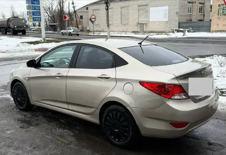 Хундай солярис.
2011Г, мотор 1.6.
Пробег 190.000км.
Кондиционер, abs-esp,
Полный эл. Пакет, подогревы, камера заднего вида.
Новая резина - зима, машина полностью обслужена, вложений вообще не каких. Готов ехать на любое ваще сто
Цена 720.000 тыс. , хороший торг
+79496390695 - фотография - 6