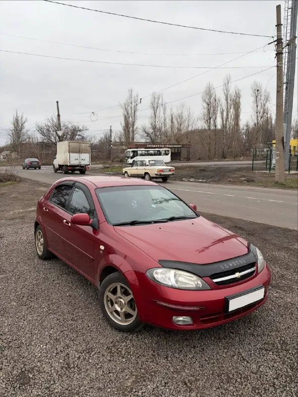 Продам chevrolet lacetti 1.6 механика
Автомобиль корейской сборки, без дтп, все стекла родные, автотека зеленая. На полном ходу, ничего делать не нужно, кондиционер, подогрев зеркал и заднего стекла, 4 стеклоподъемника, электро регулировка зеркал, музыка с блютузом, салон в хорошем состоянии, не прокурен. Масло не жрет, ничего не стучит не гремит, полностью обслужена. Есть летняя резина. Автомобиль оснащен сигнализацией и тремя противоугонками.
Документы чистые, любое переоформление.
Цена 480 тыс. Руб. Торг у капота
Осмотр макеевка
+79499987808
📞 Звоните: +7(949)9987808 - фотография - 1