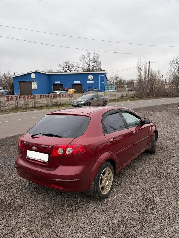 Продам chevrolet lacetti 1.6 механика
Автомобиль корейской сборки, без дтп, все стекла родные, автотека зеленая. На полном ходу, ничего делать не нужно, кондиционер, подогрев зеркал и заднего стекла, 4 стеклоподъемника, электро регулировка зеркал, музыка с блютузом, салон в хорошем состоянии, не прокурен. Масло не жрет, ничего не стучит не гремит, полностью обслужена. Есть летняя резина. Автомобиль оснащен сигнализацией и тремя противоугонками.
Документы чистые, любое переоформление.
Цена 480 тыс. Руб. Торг у капота
Осмотр макеевка
+79499987808
📞 Звоните: +7(949)9987808 - фотография - 3