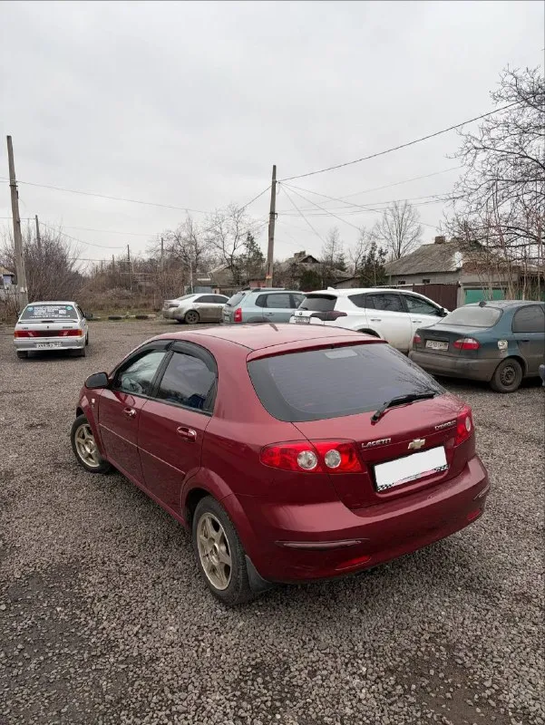 Продам chevrolet lacetti 1.6 механика
Автомобиль корейской сборки, без дтп, все стекла родные, автотека зеленая. На полном ходу, ничего делать не нужно, кондиционер, подогрев зеркал и заднего стекла, 4 стеклоподъемника, электро регулировка зеркал, музыка с блютузом, салон в хорошем состоянии, не прокурен. Масло не жрет, ничего не стучит не гремит, полностью обслужена. Есть летняя резина. Автомобиль оснащен сигнализацией и тремя противоугонками.
Документы чистые, любое переоформление.
Цена 480 тыс. Руб. Торг у капота
Осмотр макеевка
+79499987808
📞 Звоните: +7(949)9987808 - фотография - 4