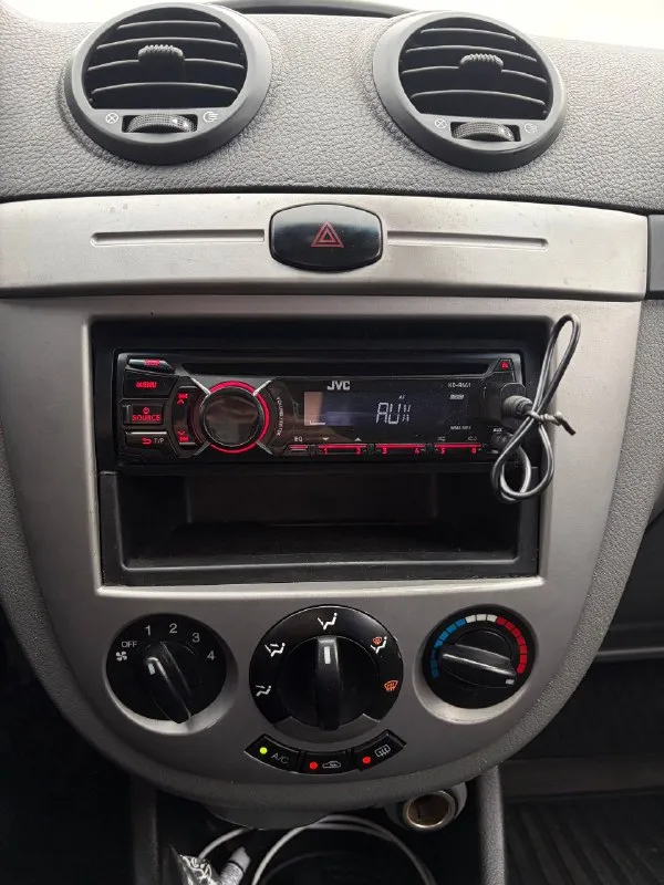 Продам chevrolet lacetti 1.6 механика
Автомобиль корейской сборки, без дтп, все стекла родные, автотека зеленая. На полном ходу, ничего делать не нужно, кондиционер, подогрев зеркал и заднего стекла, 4 стеклоподъемника, электро регулировка зеркал, музыка с блютузом, салон в хорошем состоянии, не прокурен. Масло не жрет, ничего не стучит не гремит, полностью обслужена. Есть летняя резина. Автомобиль оснащен сигнализацией и тремя противоугонками.
Документы чистые, любое переоформление.
Цена 480 тыс. Руб. Торг у капота
Осмотр макеевка
+79499987808
📞 Звоните: +7(949)9987808 - фотография - 6