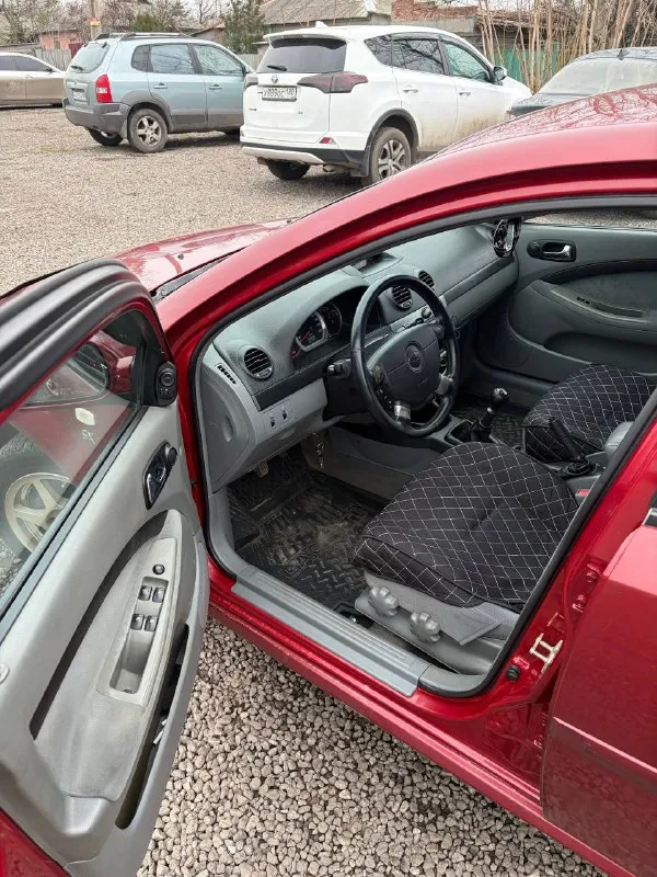Продам chevrolet lacetti 1.6 механика
Автомобиль корейской сборки, без дтп, все стекла родные, автотека зеленая. На полном ходу, ничего делать не нужно, кондиционер, подогрев зеркал и заднего стекла, 4 стеклоподъемника, электро регулировка зеркал, музыка с блютузом, салон в хорошем состоянии, не прокурен. Масло не жрет, ничего не стучит не гремит, полностью обслужена. Есть летняя резина. Автомобиль оснащен сигнализацией и тремя противоугонками.
Документы чистые, любое переоформление.
Цена 480 тыс. Руб. Торг у капота
Осмотр макеевка
+79499987808
📞 Звоните: +7(949)9987808 - фотография - 7
