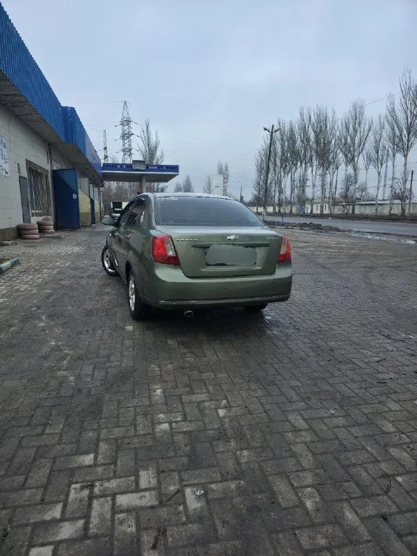 Продам/обменяю chevrolet lacetti 2005г.
1.6,109 Л. С. 200.000 пробега, после капитального ремонта.
Менялось в моторе всё, ремни, ролики, стартер, генератор, аккумулятор, шатунно-поршневая, гбц, радиаторы, компрессор кондиционера.
Новые подушки двигателя и коробки.
Новые тормоза, колодки и ручной тормоз.
Поменяны передние стойки и пружины.
Передние и задние ступичные подшипники новые.
Стойки стабилизатора новые
Перешиты дверные карты.
Салон не прокурен, не пропален. (есть некоторые изъяны от старости)
По кузову маленькие рыжики от старости.
Переварено днище и пороги.
Стоит хорошая музыка, усилитель на 2 канала, хороший фронт и зад+магнитола с усилителем 2din
Зашумлены двери.
Поменяны передние стеклоподъемники.
Новая зимняя резина, родные диски.
Все вопросы по телефону, в машине много что делалось, говорить можно много.
За автомобиль хочу 600 т. Р. (хороший торг)
+79494773960
📞 Звоните: +7(949)4773960 - фотография - 2