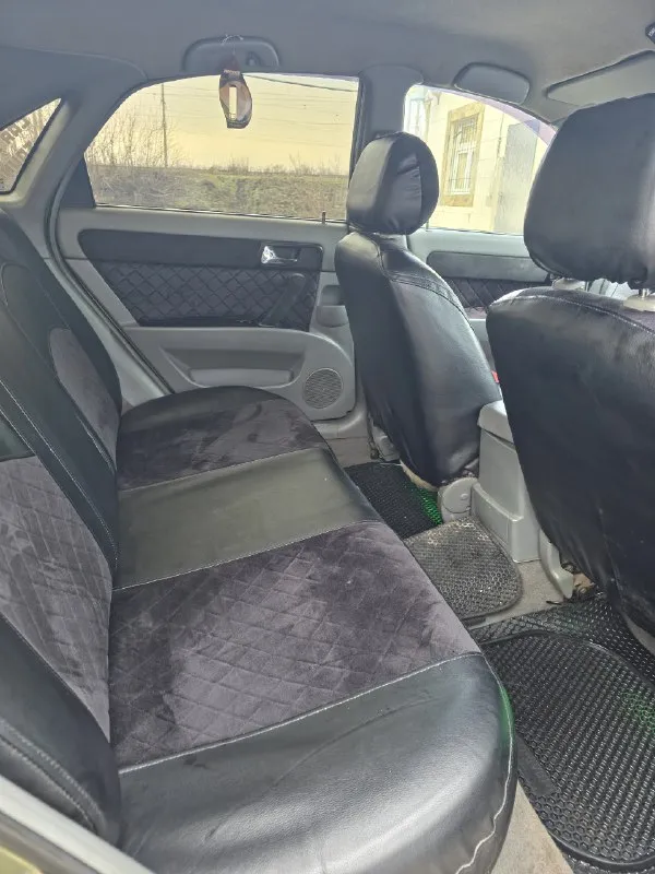 Продам/обменяю chevrolet lacetti 2005г.
1.6,109 Л. С. 200.000 пробега, после капитального ремонта.
Менялось в моторе всё, ремни, ролики, стартер, генератор, аккумулятор, шатунно-поршневая, гбц, радиаторы, компрессор кондиционера.
Новые подушки двигателя и коробки.
Новые тормоза, колодки и ручной тормоз.
Поменяны передние стойки и пружины.
Передние и задние ступичные подшипники новые.
Стойки стабилизатора новые
Перешиты дверные карты.
Салон не прокурен, не пропален. (есть некоторые изъяны от старости)
По кузову маленькие рыжики от старости.
Переварено днище и пороги.
Стоит хорошая музыка, усилитель на 2 канала, хороший фронт и зад+магнитола с усилителем 2din
Зашумлены двери.
Поменяны передние стеклоподъемники.
Новая зимняя резина, родные диски.
Все вопросы по телефону, в машине много что делалось, говорить можно много.
За автомобиль хочу 600 т. Р. (хороший торг)
+79494773960
📞 Звоните: +7(949)4773960 - фотография - 4