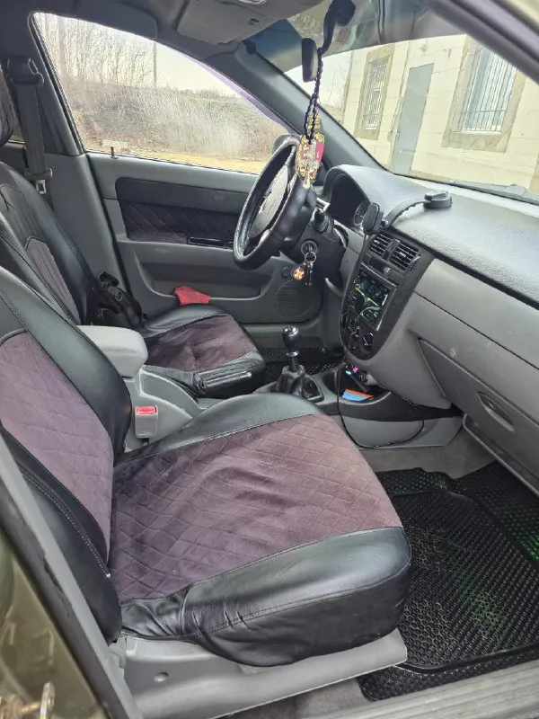 Продам/обменяю chevrolet lacetti 2005г.
1.6,109 Л. С. 200.000 пробега, после капитального ремонта.
Менялось в моторе всё, ремни, ролики, стартер, генератор, аккумулятор, шатунно-поршневая, гбц, радиаторы, компрессор кондиционера.
Новые подушки двигателя и коробки.
Новые тормоза, колодки и ручной тормоз.
Поменяны передние стойки и пружины.
Передние и задние ступичные подшипники новые.
Стойки стабилизатора новые
Перешиты дверные карты.
Салон не прокурен, не пропален. (есть некоторые изъяны от старости)
По кузову маленькие рыжики от старости.
Переварено днище и пороги.
Стоит хорошая музыка, усилитель на 2 канала, хороший фронт и зад+магнитола с усилителем 2din
Зашумлены двери.
Поменяны передние стеклоподъемники.
Новая зимняя резина, родные диски.
Все вопросы по телефону, в машине много что делалось, говорить можно много.
За автомобиль хочу 600 т. Р. (хороший торг)
+79494773960
📞 Звоните: +7(949)4773960 - фотография - 5