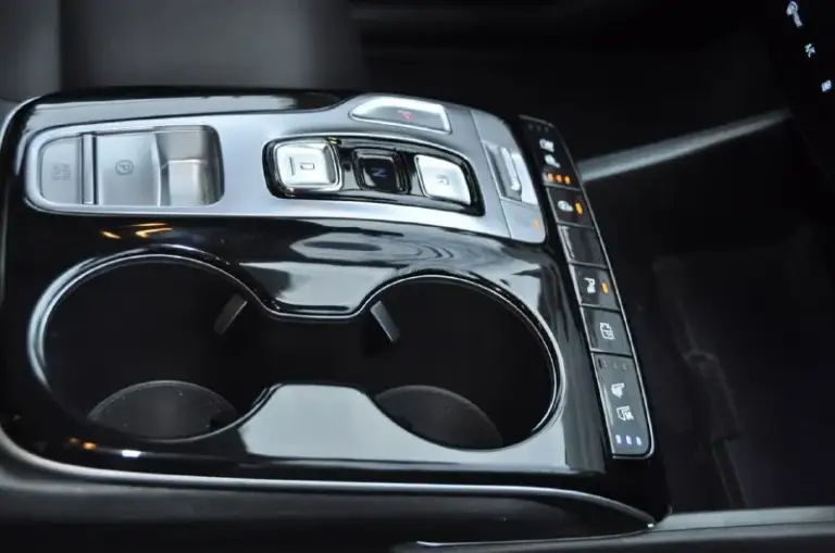 Hyundai tucson
Корейская сборка
Удлинённая версия
Безопасность целая
Стекла заводские
В заводском окрасе
• Год : 03/2021
• Двигатель : 2.0 (186 л. С. )
• : 8 Ступеней
• Пробег : 84т. Км
• Цвет : темно серый
• Привод : передний 2wd
Комплектация:
• Кожаный салон с перфорацией
• Подогревы и вентиляция сидений и руля
• Память сидений
• Под рулевые лепестки переключения передач
• Парктроники передние и задние
• Кнопка start/stop
• Двух зонный климат контроль
• Активный круиз контроль
• Без ключевой доступ keylessgo
• Авто складывание заркал
• Адаптивная led оптика, передняя и задняя
• Led туманки
• Камера заднего хода
• Диски r19
• Ходовые огни
• Электро ручник
• Система autohold
• Датчик смены полосы
• Дистроник
• Авто переключение ближнего/дальнего
• Датчик света
• Датчик контроля слепых зон
. Сигнализация star line, с меткой и мобильным приложением.
. Ambient lighting (контурная цветная подсветка салона)
. Видеорегистраторы 2шт. (перед, зад)
3.430
📞 Звоните: +7(959)3781111 - фотография - 5