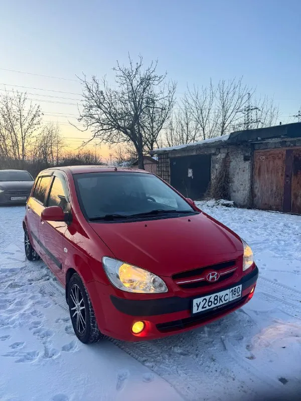 Продам hyundai getz 1.4 механика
Пробег 140тысяч родной
2006Г рестайлинг
В шикарном техническом состоянии! Авто не требует никаких вложений, мотор и коробка работают как надо.
Кузов для своих лет хорошем состоянии, пороги и днище без коррозии. Уже на зимней резине
Заменил: масло и фильтра в двс, кпп.
Ремни грм, гур, кондиционера, генератора, помпа.
Новый антифриз(промывали систему)
Вся подвеска обслужена.
Авто после замены не проехало еще 1000 км
По комплектации
Подогревы сидений, регулировка зеркал, стеклоподъемники, кондиционер, андроид планшет (новый), противотуманки.
Состояние салона как новое!
Цена 490 т. Р. Торг у капота осмотр макеевка
+79493359273
📞 Звоните: +7(949)3359273 - фотография - 1