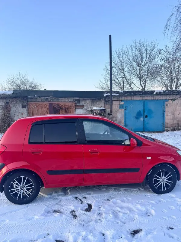 Продам hyundai getz 1.4 механика
Пробег 140тысяч родной
2006Г рестайлинг
В шикарном техническом состоянии! Авто не требует никаких вложений, мотор и коробка работают как надо.
Кузов для своих лет хорошем состоянии, пороги и днище без коррозии. Уже на зимней резине
Заменил: масло и фильтра в двс, кпп.
Ремни грм, гур, кондиционера, генератора, помпа.
Новый антифриз(промывали систему)
Вся подвеска обслужена.
Авто после замены не проехало еще 1000 км
По комплектации
Подогревы сидений, регулировка зеркал, стеклоподъемники, кондиционер, андроид планшет (новый), противотуманки.
Состояние салона как новое!
Цена 490 т. Р. Торг у капота осмотр макеевка
+79493359273
📞 Звоните: +7(949)3359273 - фотография - 3
