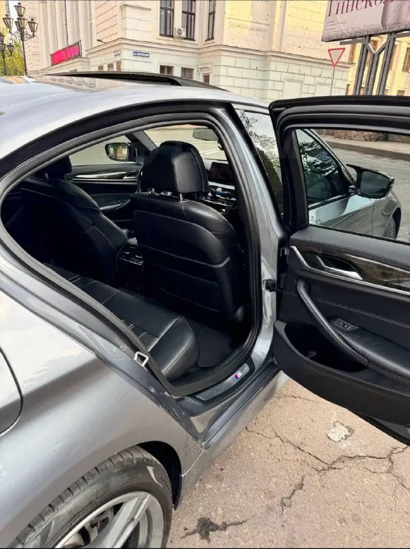 Bmw 540i g30
Bmw g30 2018 года

‼️Срочная продажа‼️
‼️Обмен не интересует‼️

💰3,600,000Р

Комплектация at executive✅
M performance с завода ✅
Аудиосистема "bower & wilkins" (самый топ)✅
Возможна продажа в кредит✅
3 Литра бензин ✅
Лучший ⛽️ b58 мотор ✅
98 Тыс км пробега ✅
Т. О полностью обслужена ✅
Комфортные сидения ✅
Активный свет ✅
Люк, музыка ✅
Под рулевые лепестки ✅
Без ключевой доступ ✅
Машина находится в г донецк
+7 949 332 28 34

@L2_rus - фотография - 7