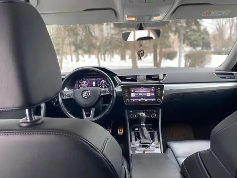 Продам skoda super b 2019 года выпуска, 1.4 двигатель, пробега, коробка 7- ми ступенчатая dsg, все уязвимые места в бронепленке, не битая, без подкраса, в идеальнейшем состоянии, салон кожаный, адаптивный свет, адаптивный круиз- контроль, жк экран, датчик света, датчик дождя, багажник с автоматическим открыванием и закрыванием. Тел+79495123134
📞 Звоните: +7(949)5123134 - фотография - 6