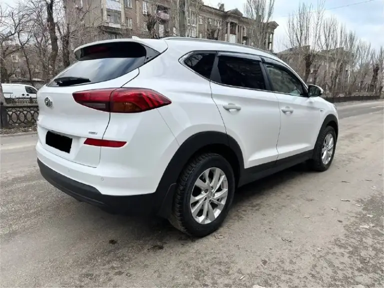 🚗Продам hyundai tucson🚗
Конец 2019г
- 2.0 Бензин
-Пробег 135 800км
-Полный привод 4х4
-Коробка автомат работает идеально!!
-Двигатель без посторонних звуков!
-Подогрев сидений перед зад
-Подогрев руля
-Климат контроль двухзонный
-Круиз контроль
-Адаптивный поворотный свет
-Сигнализация с автозапуском
-Стекла все родные
-Мульте медиа
-Мульте руль
-Камера заднего вида
-Авто без вложений‼️
-Птс оригинал
Переоформление без проблем
❗️Цена:1.999.000₽❗️
☎️Все вопросы по телефону:+79590354967
📞 Звоните: +7(959)0354967 - фотография - 4