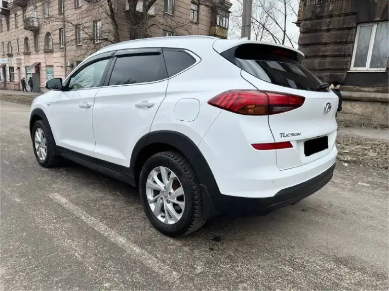 🚗Продам hyundai tucson🚗
Конец 2019г
- 2.0 Бензин
-Пробег 135 800км
-Полный привод 4х4
-Коробка автомат работает идеально!!
-Двигатель без посторонних звуков!
-Подогрев сидений перед зад
-Подогрев руля
-Климат контроль двухзонный
-Круиз контроль
-Адаптивный поворотный свет
-Сигнализация с автозапуском
-Стекла все родные
-Мульте медиа
-Мульте руль
-Камера заднего вида
-Авто без вложений‼️
-Птс оригинал
Переоформление без проблем
❗️Цена:1.999.000₽❗️
☎️Все вопросы по телефону:+79590354967
📞 Звоните: +7(959)0354967 - фотография - 6
