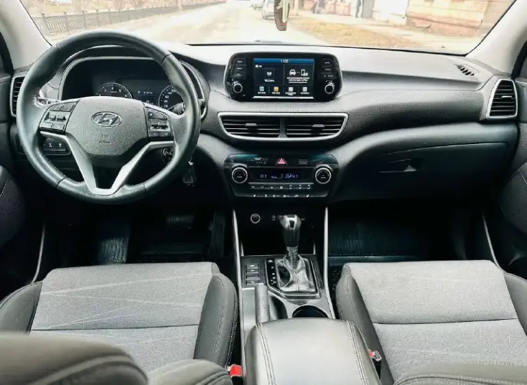 🚗Продам hyundai tucson🚗
Конец 2019г
- 2.0 Бензин
-Пробег 135 800км
-Полный привод 4х4
-Коробка автомат работает идеально!!
-Двигатель без посторонних звуков!
-Подогрев сидений перед зад
-Подогрев руля
-Климат контроль двухзонный
-Круиз контроль
-Адаптивный поворотный свет
-Сигнализация с автозапуском
-Стекла все родные
-Мульте медиа
-Мульте руль
-Камера заднего вида
-Авто без вложений‼️
-Птс оригинал
Переоформление без проблем
❗️Цена:1.999.000₽❗️
☎️Все вопросы по телефону:+79590354967
📞 Звоните: +7(959)0354967 - фотография - 7