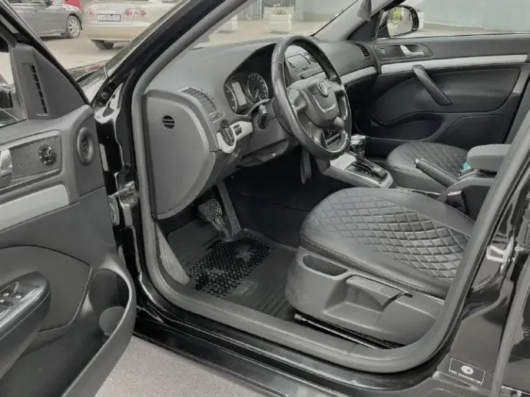 Skoda octavia
Год:2011
Пробег: 250000
Г. Донецк
+79790263716( Звонки )
+79494378767( Telegram, whatsapp )
Цена: 795000₽
Предлагаю вашему вниманию надежный и комфортабельный автомобиль skoda октавия 2011 года выпуска.
В комплектацию автомобиля входит все, что необходимо для комфортной и безопасной езды: климат-контроль, подогрев сидений, парктроники, датчики света и дождя, круиз-контроль, система курсовой устойчивости (esp) и многое другое. Салон автомобиля отделан качественными материалами, что создает атмосферу комфорта и уюта.
Автомобиль находится в отличном техническом состоянии и не требует дополнительных вложений. Своевременное техническое обслуживание проводилось в соответствии с регламентом производителя. Все заказ снаряды предоставим. Кузов автомобиля в отличном состоянии. Машина хозяйская, я хозяин по птс. Разумный торг уместен при осмотре.
📞 Звоните: +7(949)4378767 - фотография - 6