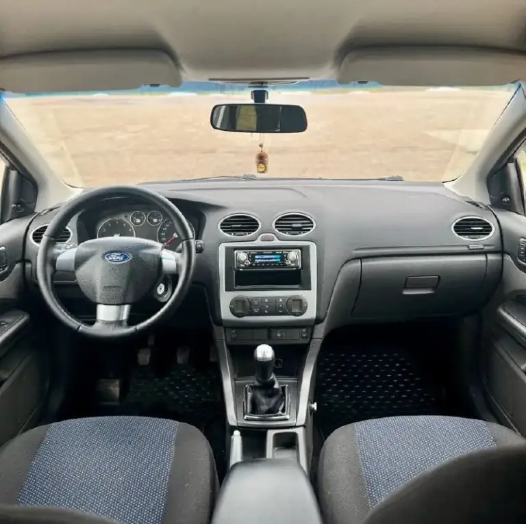 ⬛️ Ford focus ll

💰Цена: 570 000р
🏢Город: мариуполь
📅Год выпуска: 2006
🧾Пробег: 168 649км.
⚙️Двигатель: 1.8
⛽Топливо: бензин
⚙️Кпп: механика

📞Телефон:

+7-949-727-41-51
+7-989-263-55-56
+7-949-713-18-14

💾 Описание:

Ford focus ii sedan – проверенный выбор для тех, кто ценит надёжность и практичность в каждом километре пути. Модель сочетает в себе проверенный 1,8-литровый бензиновый агрегат мощностью 125 л. С. И лёгкую переднеприводную платформу, что делает её идеальной для городской жизни и дальних поездок без лишних затрат.

✅ 2 Владельца, птс оригинал

✅ Родная краска

✅ Оригинальный пробег

Комплектация:
Климат контроль, подогрев сидений, электропакет, abs, airbag, гидроусилитель руля, сигнализация, птф.

Улица шевченко 269

🏦 Возможна продажа в кредит по двум документам. - фотография - 8