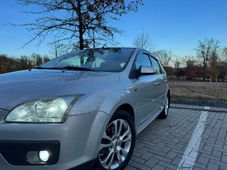 Продаю ford focus 2 ( форд фокус) 2006г 1.6 115л. С
Владею машиной больше полутора лет, за это время было сделано многое:
Новый гидроусилитель руля
Новая система шлангов гидроусилителя
Новая рулевая рейка
(Менял это все для устранения гула гура, но небольшой все равно остался)
Новый клапан вентиляции картерных газов
Новые бронепровода
Заменена жабка заднего хода
Новая катушка зажигания
Ремень грм был заменен около тысячи км назад
Произведена чистка форсунок, дроссельной заслонки
Новые подушки двигателя (гидроопора и задняя)
Заменены сальники штока выбора передач, левого привода, коленвала
Новый шкив коленвала
Заменено масло в коробке около 10 тыс назад, также масло гидроусилителя
По ходовке спереди - новые шруса, наконечники, шаровые, опоры и опорные подшипники, стойки стабилизатора.
645К торг уместен.
+79493523502 Г. Донецк - фотография - 2