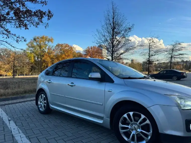 Продаю ford focus 2 ( форд фокус) 2006г 1.6 115л. С
Владею машиной больше полутора лет, за это время было сделано многое:
Новый гидроусилитель руля
Новая система шлангов гидроусилителя
Новая рулевая рейка
(Менял это все для устранения гула гура, но небольшой все равно остался)
Новый клапан вентиляции картерных газов
Новые бронепровода
Заменена жабка заднего хода
Новая катушка зажигания
Ремень грм был заменен около тысячи км назад
Произведена чистка форсунок, дроссельной заслонки
Новые подушки двигателя (гидроопора и задняя)
Заменены сальники штока выбора передач, левого привода, коленвала
Новый шкив коленвала
Заменено масло в коробке около 10 тыс назад, также масло гидроусилителя
По ходовке спереди - новые шруса, наконечники, шаровые, опоры и опорные подшипники, стойки стабилизатора.
645К торг уместен.
+79493523502 Г. Донецк - фотография - 4
