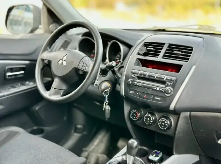 Mitsubishi asx год 2012 пробег 195.000 цена 1.150.000₽ коробка автомат мотор 1.8 бензин авто в достойном состоянии без каких либо вложений комплектация мульти руль под рулевые лепестки круиз-контроль кондиционер регулировка зеркал подогрев зеркал подогрев сидений электропакет r’16 на литье мотор тянет хорошо масла фильтра заменены коробка переключает в штатном режиме ходовая в идеале пороги дно в идеале авто без дтп и подводных камней езжу каждый день с удовольствием отвечу на все ваши вопросы по телефону осмотр г. Донецк цена 1.150.000 +79494660728
📞 Звоните: +7(949)4660728 - фотография - 4