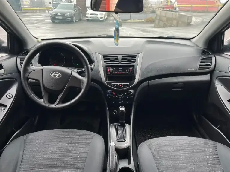 Продам hyundai solaris рестайлинг. 2014г. В. 1.6 на акпп 6-ст. 151000км. Пробега. Авто в отличном состоянии, по всем параметрам. Двигатель работает ровно, масло не подъедает, работает тихо. Акпп так же без проблем, без пинков и дефектов. По кузову так же все отлично, без гнили и ржавчины, авто южное. По ходовой тишина. Резина зима новая nokian. Вложений не требует.
Осмотр старобешево
Цена 885 000₽
Подробности по тф.
+79493370737
+79493185079 - фотография - 6