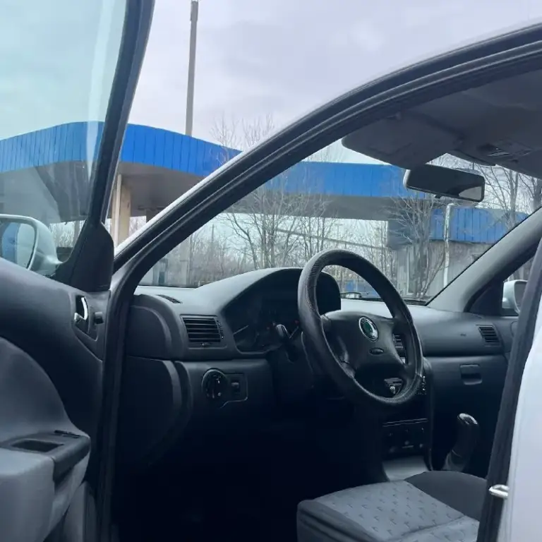 Продам skoda тур 1.6 skoda octavia tour авто в отличном состоянии, обслужена! Ходовая взбитая, мягкая, тормоза не бьют! Новые жидкости двигатель 1.6 коробка механика работает без нареканий, не дымит есть кондиционер, работает, регулировки зеркал, 2 эсп, чистый опрятный салон документы все чистые год 2008 цена 495.000 возможен торг +79494948718
📞 Звоните: +7(949)4948718 - фотография - 5