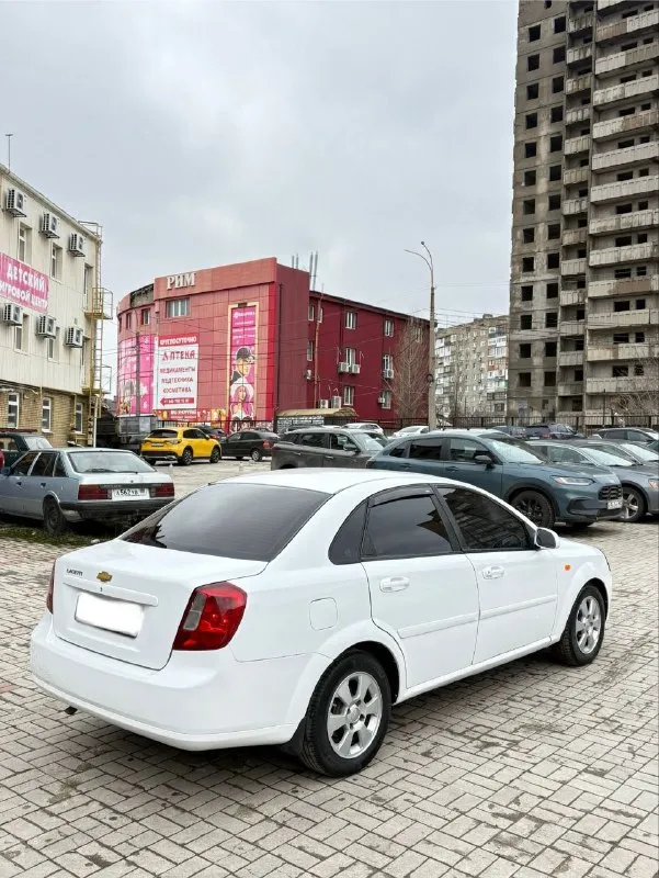 Chevrolet lacetti
Шевролет лачетти
Год выпуска 2008, объем двигателя 1.6
-16 Клапанный,
Цена 💰385.00 тыс. 💰
Автомобиль в полном порядке, двигатель в отличном состоянии, не дымит! Не троит! Масло не расходует!
Коробка в полном порядке без хрустов и прочего !
Ходовая в отличном состоянии, нечего не стучит! Не гремит ! Не шумит ! Отрабатывает правильно и очень мягко, едет приятно,
Авто как на фото такое и в живую!
Без коррозии ! Без гнили ! Без ржавчины ! Без рыжиков !
Дно, пороги, стаканы, в полном порядке!
Пробег 265т км.
2 Ключа,
Комплектация отличная👍 гидроусилитель руля, климат контроль, печка и кондиционер рабочий !
4 Стеклоподьемника, подогревы сидений,
Датчик дождя, датчик света, регулировка фар, электро регулировка зеркал, подогрев зеркал, abs, подушки безопасности, магнитола на андроиде, с блютуз,
Очень хороший свет led лампы ближний и дальний дорогие яркие👍
Документы чистые ! Не штрафов ! Не запретов ! Не залогов ! Нечего такого нет ! Макеевка
Цена 385.000
Сю+79496643082 - фотография - 3