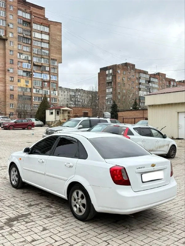 Chevrolet lacetti
Шевролет лачетти
Год выпуска 2008, объем двигателя 1.6
-16 Клапанный,
Цена 💰385.00 тыс. 💰
Автомобиль в полном порядке, двигатель в отличном состоянии, не дымит! Не троит! Масло не расходует!
Коробка в полном порядке без хрустов и прочего !
Ходовая в отличном состоянии, нечего не стучит! Не гремит ! Не шумит ! Отрабатывает правильно и очень мягко, едет приятно,
Авто как на фото такое и в живую!
Без коррозии ! Без гнили ! Без ржавчины ! Без рыжиков !
Дно, пороги, стаканы, в полном порядке!
Пробег 265т км.
2 Ключа,
Комплектация отличная👍 гидроусилитель руля, климат контроль, печка и кондиционер рабочий !
4 Стеклоподьемника, подогревы сидений,
Датчик дождя, датчик света, регулировка фар, электро регулировка зеркал, подогрев зеркал, abs, подушки безопасности, магнитола на андроиде, с блютуз,
Очень хороший свет led лампы ближний и дальний дорогие яркие👍
Документы чистые ! Не штрафов ! Не запретов ! Не залогов ! Нечего такого нет ! Макеевка
Цена 385.000
Сю+79496643082 - фотография - 4