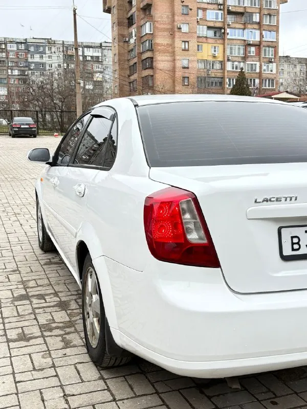 Chevrolet lacetti
Шевролет лачетти
Год выпуска 2008, объем двигателя 1.6
-16 Клапанный,
Цена 💰385.00 тыс. 💰
Автомобиль в полном порядке, двигатель в отличном состоянии, не дымит! Не троит! Масло не расходует!
Коробка в полном порядке без хрустов и прочего !
Ходовая в отличном состоянии, нечего не стучит! Не гремит ! Не шумит ! Отрабатывает правильно и очень мягко, едет приятно,
Авто как на фото такое и в живую!
Без коррозии ! Без гнили ! Без ржавчины ! Без рыжиков !
Дно, пороги, стаканы, в полном порядке!
Пробег 265т км.
2 Ключа,
Комплектация отличная👍 гидроусилитель руля, климат контроль, печка и кондиционер рабочий !
4 Стеклоподьемника, подогревы сидений,
Датчик дождя, датчик света, регулировка фар, электро регулировка зеркал, подогрев зеркал, abs, подушки безопасности, магнитола на андроиде, с блютуз,
Очень хороший свет led лампы ближний и дальний дорогие яркие👍
Документы чистые ! Не штрафов ! Не запретов ! Не залогов ! Нечего такого нет ! Макеевка
Цена 385.000
Сю+79496643082 - фотография - 6