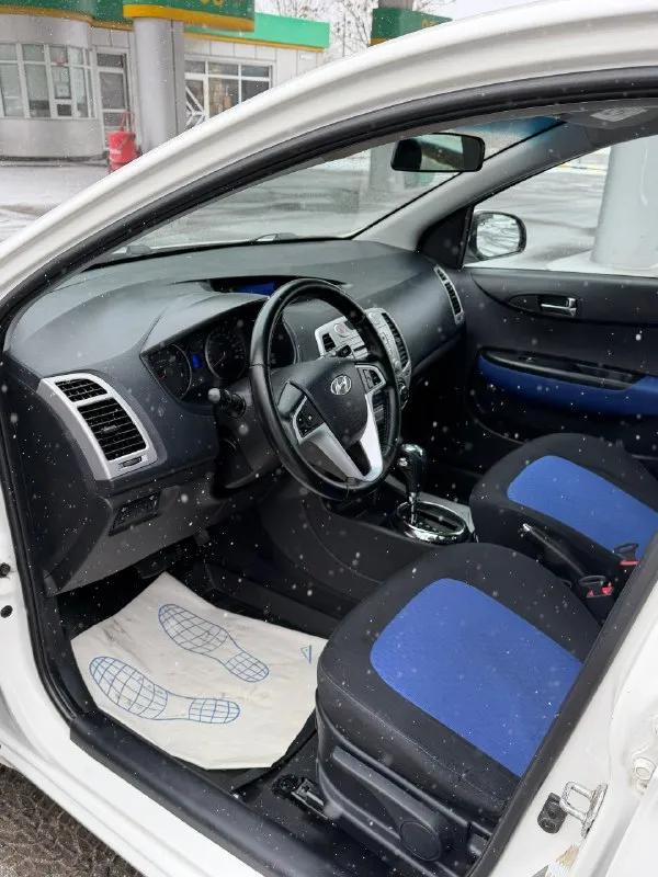Hyundai i20 1.6 автомат
Цена 860💰тыс. Руб, торг после осмотра.
2012 Год выпуска, для своих лет в идеальном состоянии.
1 Хозяин за всю историю эксплуатацию, автомобиль был куплен при украине.
Автотека изумительная ✅
Без единого дтп за всю жизнь.
Пробег 210 тыс. Родной, любые проверки, подтвержден автотекой.
Двигатель работает идеально, масло не берет.
По коробке вопросов нет, переключает плавно, без пинков и рывков.
По электрике все работает, климат дует-заправлен.
Стоит сигнализация двухсторонняя.
Два комплекта резины.
Делать по автомобилю ничего не надо.
Г. Макеевка, связь +79494012032

📞 Звоните: +7(949)4012032 - фотография - 7
