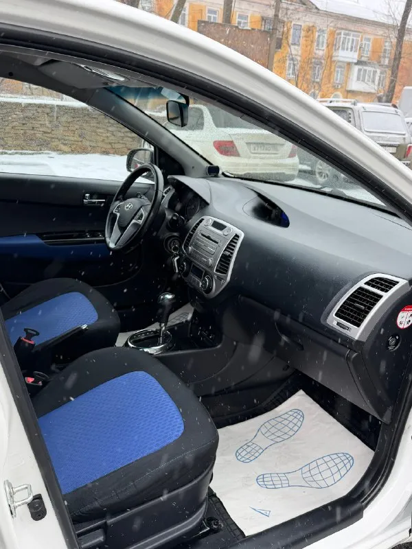 Hyundai i20 1.6 автомат
Цена 860💰тыс. Руб, торг после осмотра.
2012 Год выпуска, для своих лет в идеальном состоянии.
1 Хозяин за всю историю эксплуатацию, автомобиль был куплен при украине.
Автотека изумительная ✅
Без единого дтп за всю жизнь.
Пробег 210 тыс. Родной, любые проверки, подтвержден автотекой.
Двигатель работает идеально, масло не берет.
По коробке вопросов нет, переключает плавно, без пинков и рывков.
По электрике все работает, климат дует-заправлен.
Стоит сигнализация двухсторонняя.
Два комплекта резины.
Делать по автомобилю ничего не надо.
Г. Макеевка, связь +79494012032

📞 Звоните: +7(949)4012032 - фотография - 8