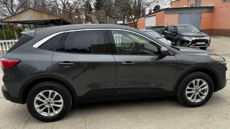 🏮Продажа🏮 ford escape 2020 1.5 at awd s — полный привод (4wd)
Пробег 47 000 километров.
Коробка передач — автоматическая, 8 передач.
Тип двигателя — бензиновый.
Хорошая динамика в городе и на трассе;
Просторный салон и багажник;
Сбалансированная подвеска.
Один собственник. Хорошее состояние. Отличный выбор для тех, кто ищет надежный и экономичный автомобиль.
Цена 2🍋 рублей
Телефон +79493105529
📲 Tg: @sergeevna_m
📞 Звоните: +7(949)3105529 - фотография - 4