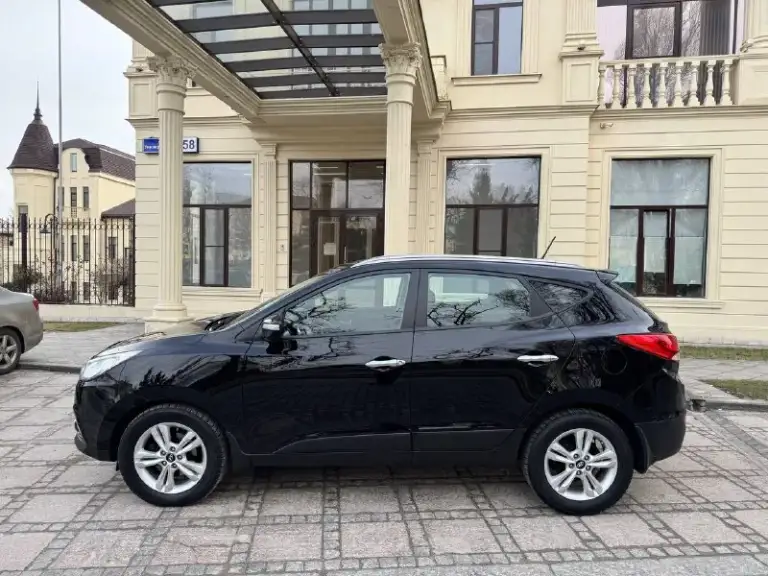 Продам hyundai ix35 2013 год в идеальном состоянии, двигатель 2.0 бензин полный привод, акпп полноценный автомат айсин, без дтп и подкрасов 1000% любые проверки любые авто эксперты, максимальная богатая комплектация, раздельный климат контроль эльктро зеркала с подогревом подогрев передних задних сидений круиз контроль мульти руль 4 эльктро стеклоподъемники с доводчиком музыка навигация комбинированный салон, прошла полное т. О заменены все фильтра масла не требует не каких вложений с документами полный порядок любой вид оформления, цена 1.350.🍋тел +79490908190 мариуполь
📞 Звоните: +7(949)0908190 - фотография - 4