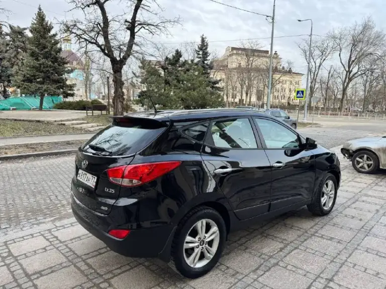 Продам hyundai ix35 2013 год в идеальном состоянии, двигатель 2.0 бензин полный привод, акпп полноценный автомат айсин, без дтп и подкрасов 1000% любые проверки любые авто эксперты, максимальная богатая комплектация, раздельный климат контроль эльктро зеркала с подогревом подогрев передних задних сидений круиз контроль мульти руль 4 эльктро стеклоподъемники с доводчиком музыка навигация комбинированный салон, прошла полное т. О заменены все фильтра масла не требует не каких вложений с документами полный порядок любой вид оформления, цена 1.350.🍋тел +79490908190 мариуполь
📞 Звоните: +7(949)0908190 - фотография - 6
