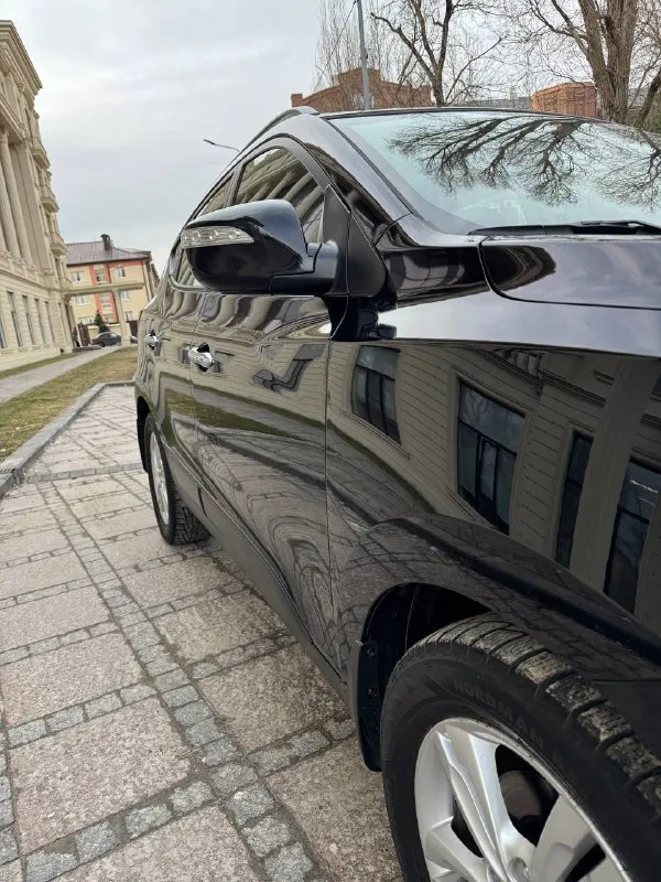 Продам hyundai ix35 2013 год в идеальном состоянии, двигатель 2.0 бензин полный привод, акпп полноценный автомат айсин, без дтп и подкрасов 1000% любые проверки любые авто эксперты, максимальная богатая комплектация, раздельный климат контроль эльктро зеркала с подогревом подогрев передних задних сидений круиз контроль мульти руль 4 эльктро стеклоподъемники с доводчиком музыка навигация комбинированный салон, прошла полное т. О заменены все фильтра масла не требует не каких вложений с документами полный порядок любой вид оформления, цена 1.350.🍋тел +79490908190 мариуполь
📞 Звоните: +7(949)0908190 - фотография - 7