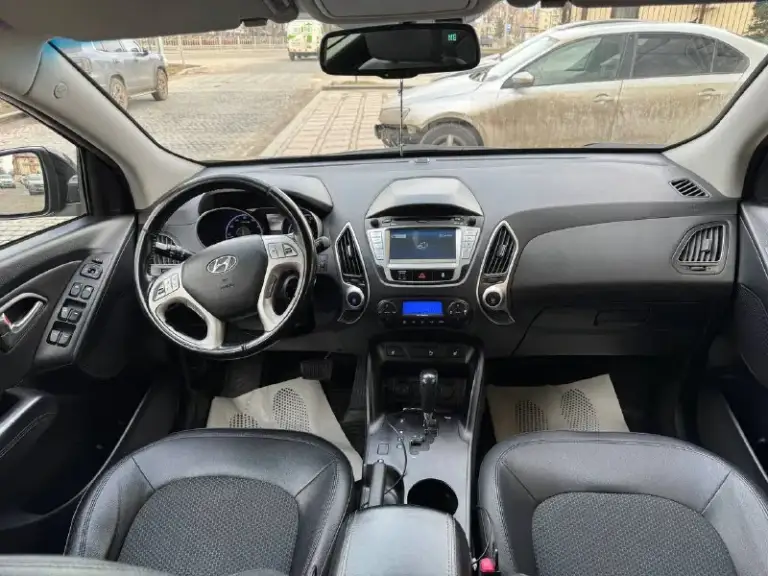 Продам hyundai ix35 2013 год в идеальном состоянии, двигатель 2.0 бензин полный привод, акпп полноценный автомат айсин, без дтп и подкрасов 1000% любые проверки любые авто эксперты, максимальная богатая комплектация, раздельный климат контроль эльктро зеркала с подогревом подогрев передних задних сидений круиз контроль мульти руль 4 эльктро стеклоподъемники с доводчиком музыка навигация комбинированный салон, прошла полное т. О заменены все фильтра масла не требует не каких вложений с документами полный порядок любой вид оформления, цена 1.350.🍋тел +79490908190 мариуполь
📞 Звоните: +7(949)0908190 - фотография - 9