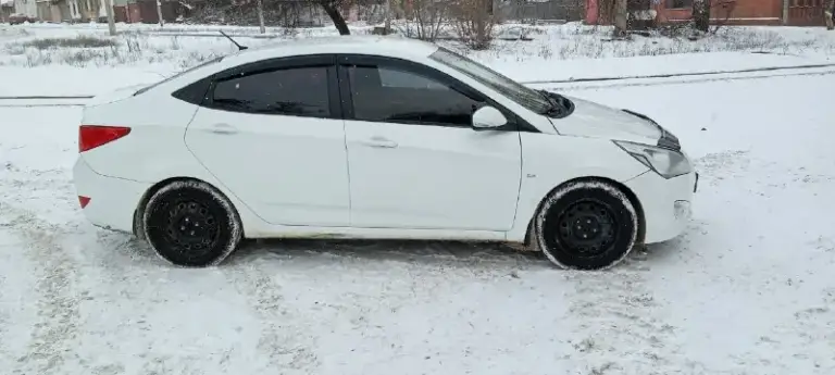 Hyundai solaris (hyundai солярис), 2015 г. В. Пробег 191 тыс. Коробка: автомат. Комплектация: -климат-контроль, - мультируль, - системы безопасности вождения, - 4 электростеклоподъемника, - сигнализация с автозапуском, два комплекта ключей, – светодиодные дневные ходовые огни, - повторители поворотников в зеркалах. Масло не есть, ход мягкий. Свежие тормозные колодки и аккумулятор, недавно поменял масло. Вложений не требует. Цена: 865 тыс. Рублей (обоснованный торг у капота). Осмотр в г. Донецке, ворошиловский район 89495749646
📞 Звоните: +7(949)5749646 - фотография - 6