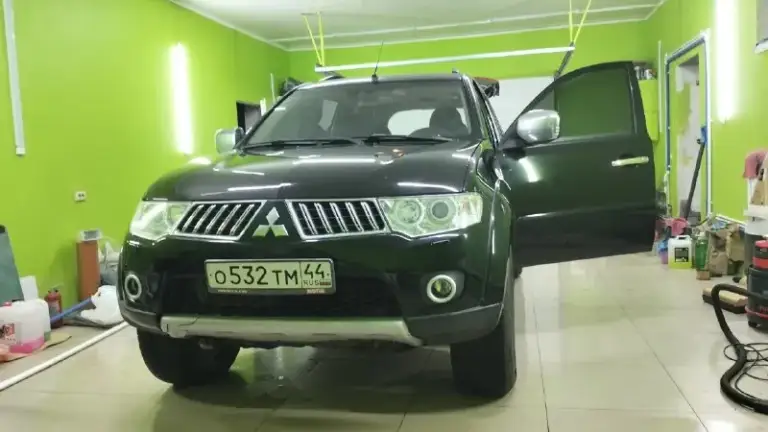 Mitsubishi pajero sport ii 2011год мощь, надёжность и свобода передвижения
Ищете внедорожник, который не подведёт ни в городе, ни на бездорожье? Mitsubishi pajero sport ii — это именно тот автомобиль, который сочетает в себе:
Безупречную проходимость;
Экономичность;
Комфорт для всей семьи;
Легендарную надёжность японской инженерии.
Почему стоит выбрать именно эту модель?
Настоящая рамная конструкция
Жёсткая рама и прочный кузов — залог долговечности и безопасности. Этот автомобиль создан для тех, кто ценит надёжность и готов к любым дорожным испытаниям.
Мощный и экономичный дизель
Двигатель объёмом 2,5 л обеспечивает отличную тягу при умеренном расходе топлива — в среднем 8–12л на 100 км. Вы экономите на заправках, но не теряете в динамике.
Полный привод super select 4wd
Система полного привода позволяет:
Уверенно двигаться по асфальту;
Преодолевать бездорожье;
Выбирать режим под конкретные условия (от заднего привода до блокировки дифференциала).
Проходимость без компро
📞 Звоните: +7(999)6967706 - фотография - 2