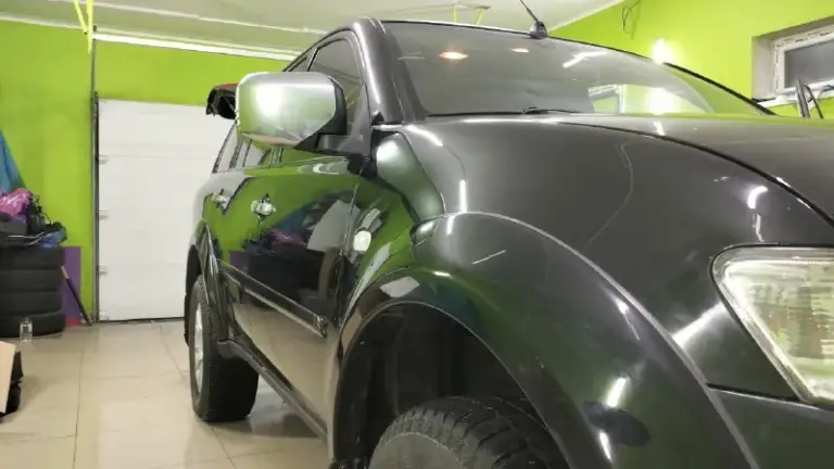 Mitsubishi pajero sport ii 2011год мощь, надёжность и свобода передвижения
Ищете внедорожник, который не подведёт ни в городе, ни на бездорожье? Mitsubishi pajero sport ii — это именно тот автомобиль, который сочетает в себе:
Безупречную проходимость;
Экономичность;
Комфорт для всей семьи;
Легендарную надёжность японской инженерии.
Почему стоит выбрать именно эту модель?
Настоящая рамная конструкция
Жёсткая рама и прочный кузов — залог долговечности и безопасности. Этот автомобиль создан для тех, кто ценит надёжность и готов к любым дорожным испытаниям.
Мощный и экономичный дизель
Двигатель объёмом 2,5 л обеспечивает отличную тягу при умеренном расходе топлива — в среднем 8–12л на 100 км. Вы экономите на заправках, но не теряете в динамике.
Полный привод super select 4wd
Система полного привода позволяет:
Уверенно двигаться по асфальту;
Преодолевать бездорожье;
Выбирать режим под конкретные условия (от заднего привода до блокировки дифференциала).
Проходимость без компро
📞 Звоните: +7(999)6967706 - фотография - 5