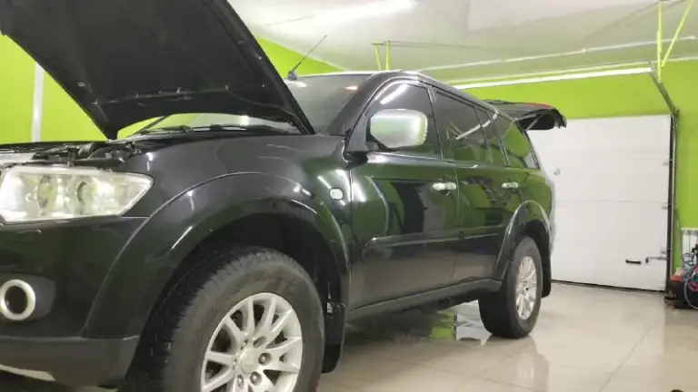 Mitsubishi pajero sport ii 2011год мощь, надёжность и свобода передвижения
Ищете внедорожник, который не подведёт ни в городе, ни на бездорожье? Mitsubishi pajero sport ii — это именно тот автомобиль, который сочетает в себе:
Безупречную проходимость;
Экономичность;
Комфорт для всей семьи;
Легендарную надёжность японской инженерии.
Почему стоит выбрать именно эту модель?
Настоящая рамная конструкция
Жёсткая рама и прочный кузов — залог долговечности и безопасности. Этот автомобиль создан для тех, кто ценит надёжность и готов к любым дорожным испытаниям.
Мощный и экономичный дизель
Двигатель объёмом 2,5 л обеспечивает отличную тягу при умеренном расходе топлива — в среднем 8–12л на 100 км. Вы экономите на заправках, но не теряете в динамике.
Полный привод super select 4wd
Система полного привода позволяет:
Уверенно двигаться по асфальту;
Преодолевать бездорожье;
Выбирать режим под конкретные условия (от заднего привода до блокировки дифференциала).
Проходимость без компро
📞 Звоните: +7(999)6967706 - фотография - 6