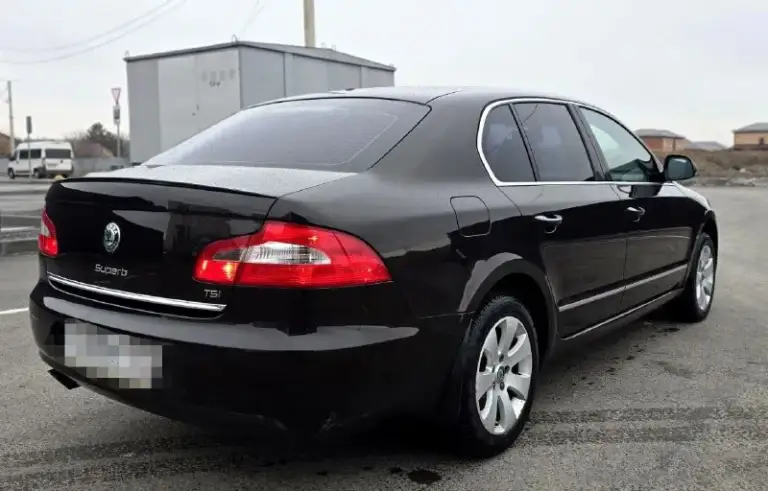 Продаю автомобиль skoda superb 2012 года.
Без дтп ✅
Два владельца ✅ птс оригинал.
Мотор 1,8 полноценный автомат ✅
Пробег 172000 ✅ два комплекта ключей.
Два комплекта колёс зима-лето.
Юридически чист.
Продажа с полным переоформлением. Вложений ни каких не требует автомобиль полностью обслужен. По кузову как на фото. Комплектация круиз-контроль, климат-контроль двухзонный, подогрев всех сидений, электро-сидений с памятью. Мульти-руль.
Датчик дождя, датчик света регулировка зеркал подогрев зеркал. Партроник. Стабилизация анти-занос. Осмотр г. Донецк звонить по номеру телефона +79490881846. Цена 1,200000 реальному покупателю торг адекватный на месте. - фотография - 3