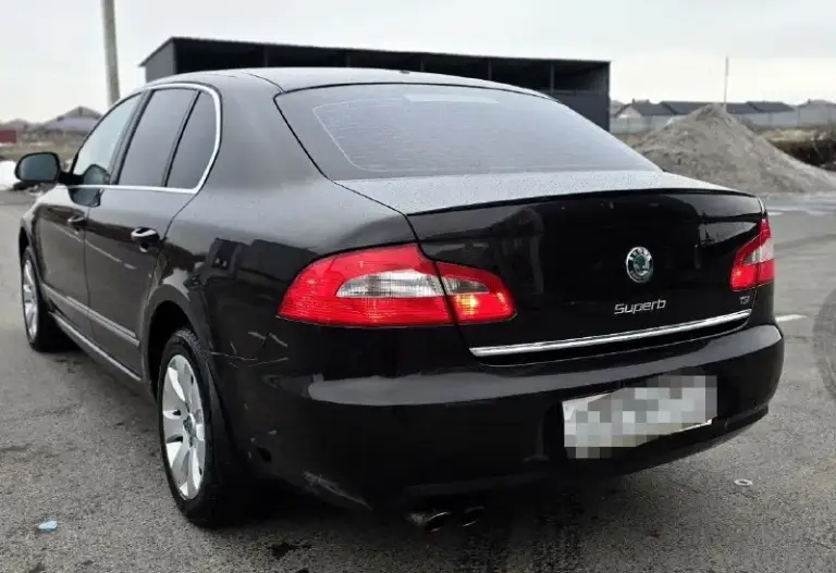 Продаю автомобиль skoda superb 2012 года.
Без дтп ✅
Два владельца ✅ птс оригинал.
Мотор 1,8 полноценный автомат ✅
Пробег 172000 ✅ два комплекта ключей.
Два комплекта колёс зима-лето.
Юридически чист.
Продажа с полным переоформлением. Вложений ни каких не требует автомобиль полностью обслужен. По кузову как на фото. Комплектация круиз-контроль, климат-контроль двухзонный, подогрев всех сидений, электро-сидений с памятью. Мульти-руль.
Датчик дождя, датчик света регулировка зеркал подогрев зеркал. Партроник. Стабилизация анти-занос. Осмотр г. Донецк звонить по номеру телефона +79490881846. Цена 1,200000 реальному покупателю торг адекватный на месте. - фотография - 4