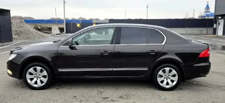Продаю автомобиль skoda superb 2012 года.
Без дтп ✅
Два владельца ✅ птс оригинал.
Мотор 1,8 полноценный автомат ✅
Пробег 172000 ✅ два комплекта ключей.
Два комплекта колёс зима-лето.
Юридически чист.
Продажа с полным переоформлением. Вложений ни каких не требует автомобиль полностью обслужен. По кузову как на фото. Комплектация круиз-контроль, климат-контроль двухзонный, подогрев всех сидений, электро-сидений с памятью. Мульти-руль.
Датчик дождя, датчик света регулировка зеркал подогрев зеркал. Партроник. Стабилизация анти-занос. Осмотр г. Донецк звонить по номеру телефона +79490881846. Цена 1,200000 реальному покупателю торг адекватный на месте. - фотография - 5