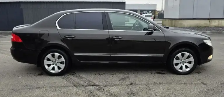 Продаю автомобиль skoda superb 2012 года.
Без дтп ✅
Два владельца ✅ птс оригинал.
Мотор 1,8 полноценный автомат ✅
Пробег 172000 ✅ два комплекта ключей.
Два комплекта колёс зима-лето.
Юридически чист.
Продажа с полным переоформлением. Вложений ни каких не требует автомобиль полностью обслужен. По кузову как на фото. Комплектация круиз-контроль, климат-контроль двухзонный, подогрев всех сидений, электро-сидений с памятью. Мульти-руль.
Датчик дождя, датчик света регулировка зеркал подогрев зеркал. Партроник. Стабилизация анти-занос. Осмотр г. Донецк звонить по номеру телефона +79490881846. Цена 1,200000 реальному покупателю торг адекватный на месте. - фотография - 7
