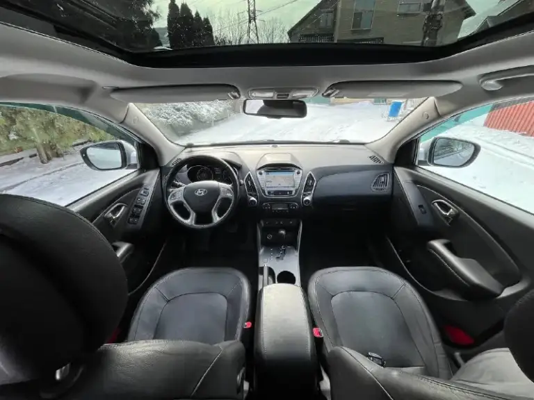 Продам hyundai ix35 sls!
Авто в отличнейшем состоянии!
# 2.0 Бензин
Пробег 204.000т. С к. М
Год 2011
Кпп автомат
Привод полный
Полностью обслужена в плоть до шлицов полного привода, и панарамы!
# В идеальном состоянии без задиров и т. Д
Комплектации максимальная !
Панорамная крыша
Без ключевой доступ
Запуск мотора с кнопки start-stop
Салон полностью кожаный родной
Заменена музыка на hannibal sounds
6 Колонок сабвуфер в штатном месте
Камера заднего вида fullhd
Парктроники
Gps навигация днр добавлено))
Hand free bluetooth с управлением на руле
Круиз контроль
Спуск с горы
Блокировка дифа
Датчик света дождя
4 Зоны обогрева сидений
2Х зонный климат
Сигнализация gsm
С автозапуском!
Два комплекта резины !
Местный учет хоз !
Осмотр г. Донецк центр пересечения ильича-шевченко
Цена 1.380.000 т. С руб.
Хороший торг !
+ 7 949 590 5326
📲 Tg: sss$
📞 +7(949)5905326
📲 Tg: sss$
📞 Звоните: +7(949)5905326 - фотография - 7