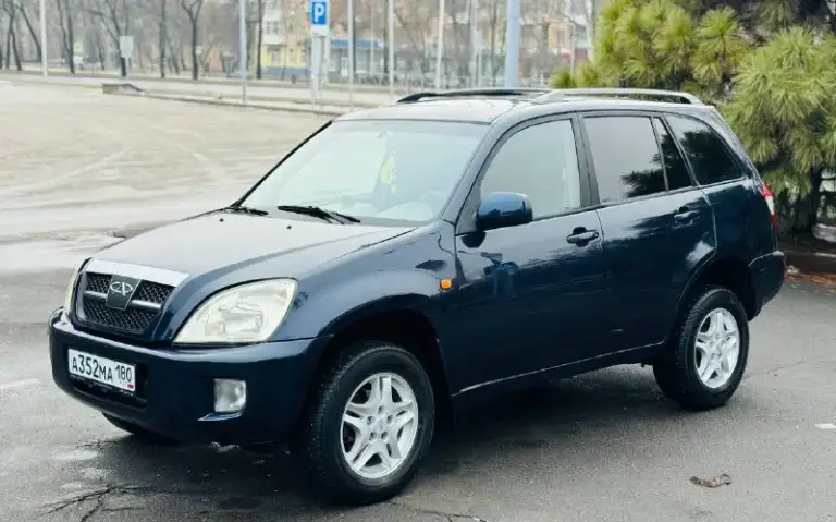 Марка: cherry tiggo t11
Год выпуска: 2007
Обьем мотора: 2.4
Коробка: механическая
Пробег: 253.000
Описание: машина на отличном ходу, мотор в отличном состоянии не дымит не троит масло не кушает, коробка включается без хрустов и вылета, дно пороги в отличном состоянии без дыр, ходовая часть без нареканий, по кузову машинка как на фото, я собственник продаю тоже я, техосмотр есть!
Комплектация: abs, airbag, кондей (рабочий и заправлен), подогрев передних сидений, обогрев переднего и заднего стекла, гидроусилитель руля, все электро стекла подъемники с доводчиком, электро зеркала, люк ( работает во всех положениях не течет), сигнализация центральный замок с автозапуском.
Осмотр: донецк/макеевка
Цена: 435.000 руб торг у капота!
Связь: +79494046797 +79939005954 телеграм и вотсап на этих же номерах.
Так же рассмотрю варианты обмена. - фотография - 2
