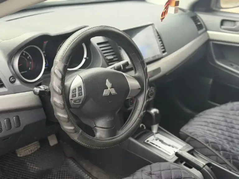 Mitsubishi lancer x 2012 год
Мотор 1.6 коробка автомат.
Родной пробег 135 тыс км.
Автомобиль в хорошем состоянии.
Мотор работает отлично. Акпп также в штатном режиме.
Все стекла родные.
Комплектация: 4 эсп, кондиционер, мультируль, установлена магнитола с камерой заднего вида, сигнализация, подогревы передних сидений.
Из последнего меняли: амортизаторы( перед, зад), термостат, масло в акпп.
Документы в порядке. Полное переоформление.
Цена: 950 тыс
+79495064409 - фотография - 10
